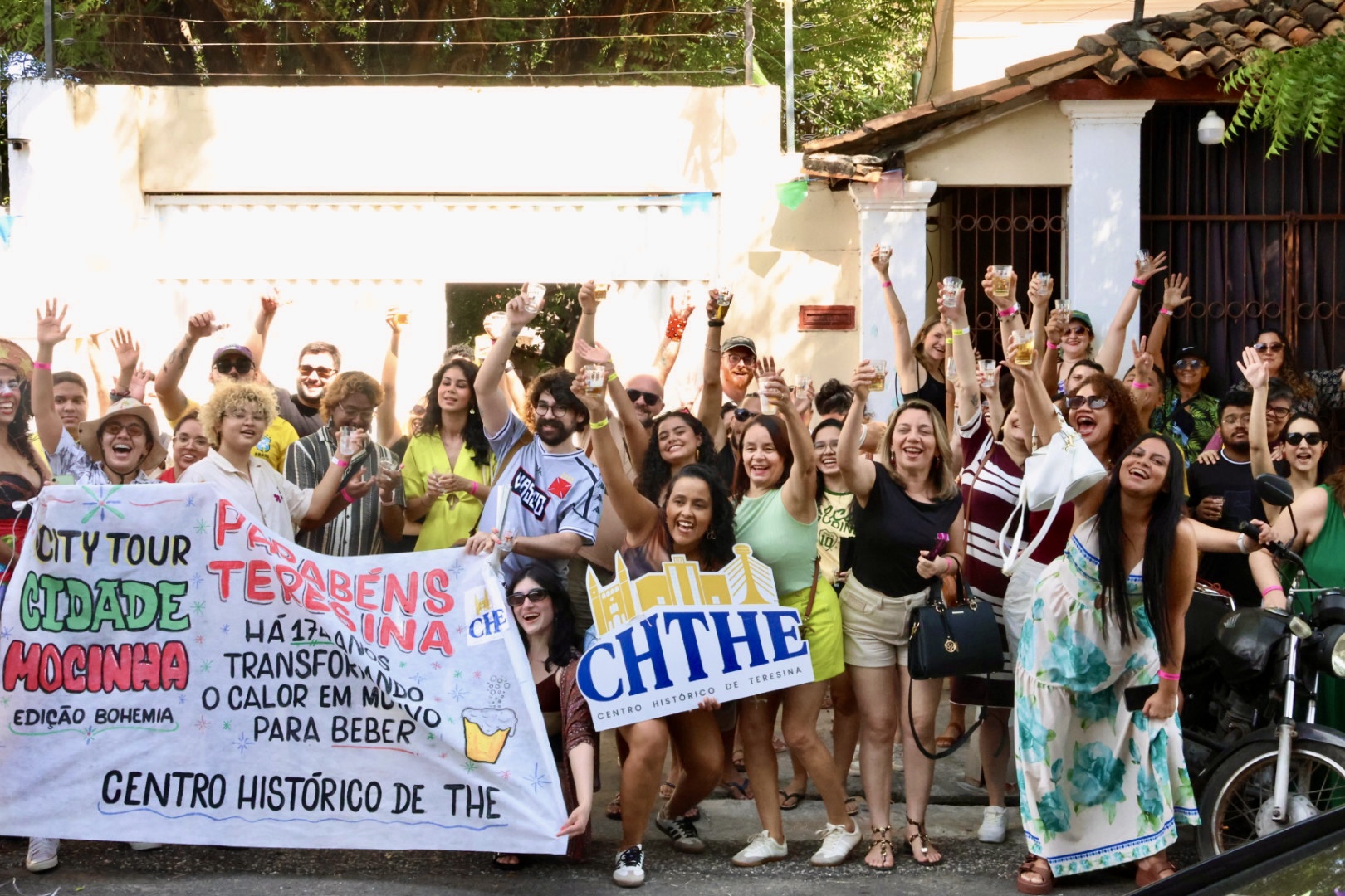 Celebração coletiva da edição boêmia do City Tour Cidade Mocinha