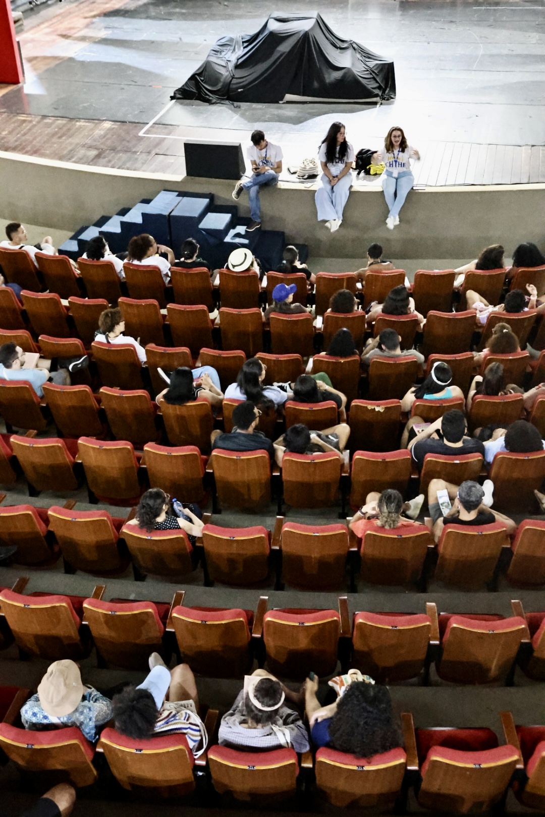 Participantes do City Tour Cidade Menina em auditório